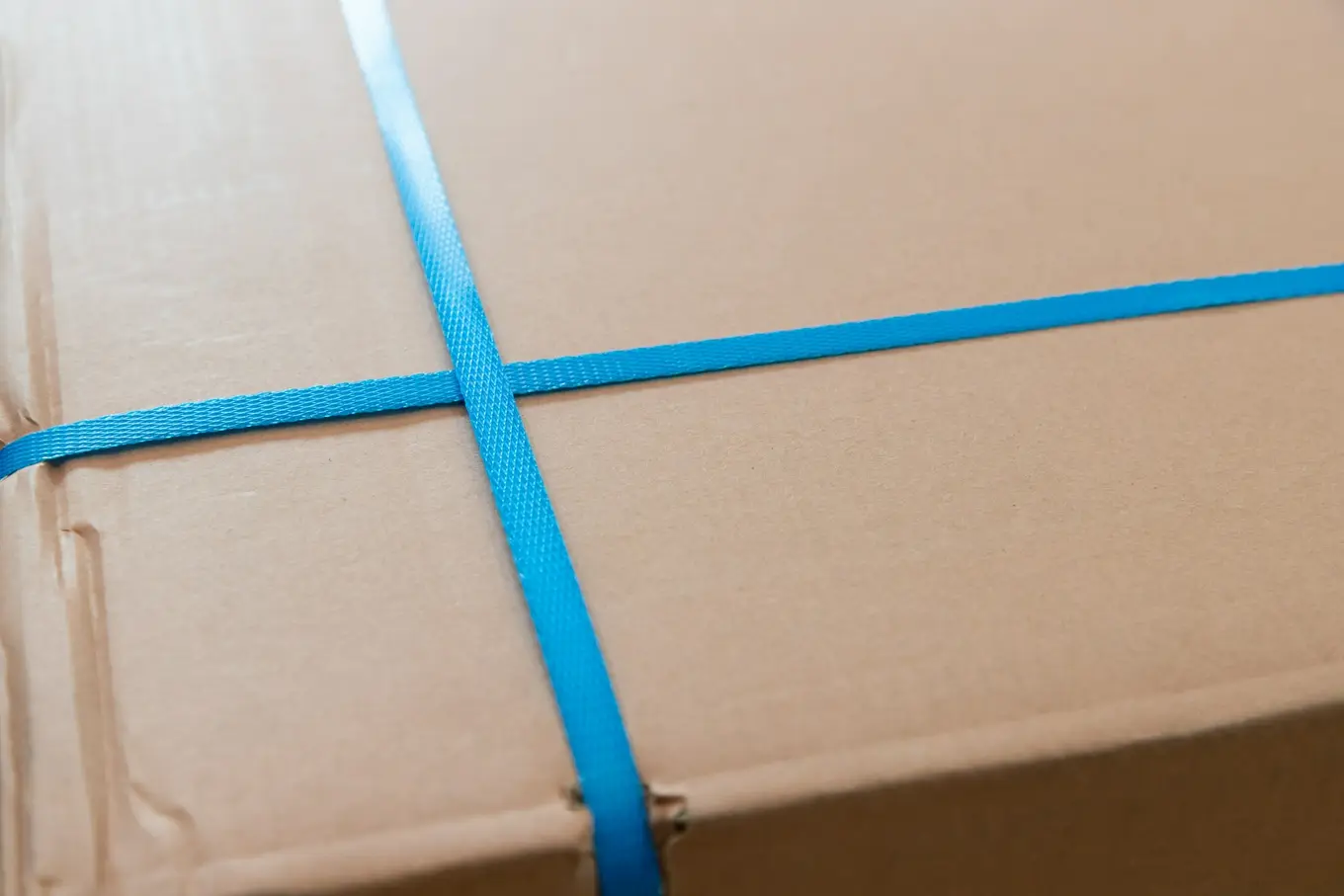 paczka zabezpieczona taśmą PP